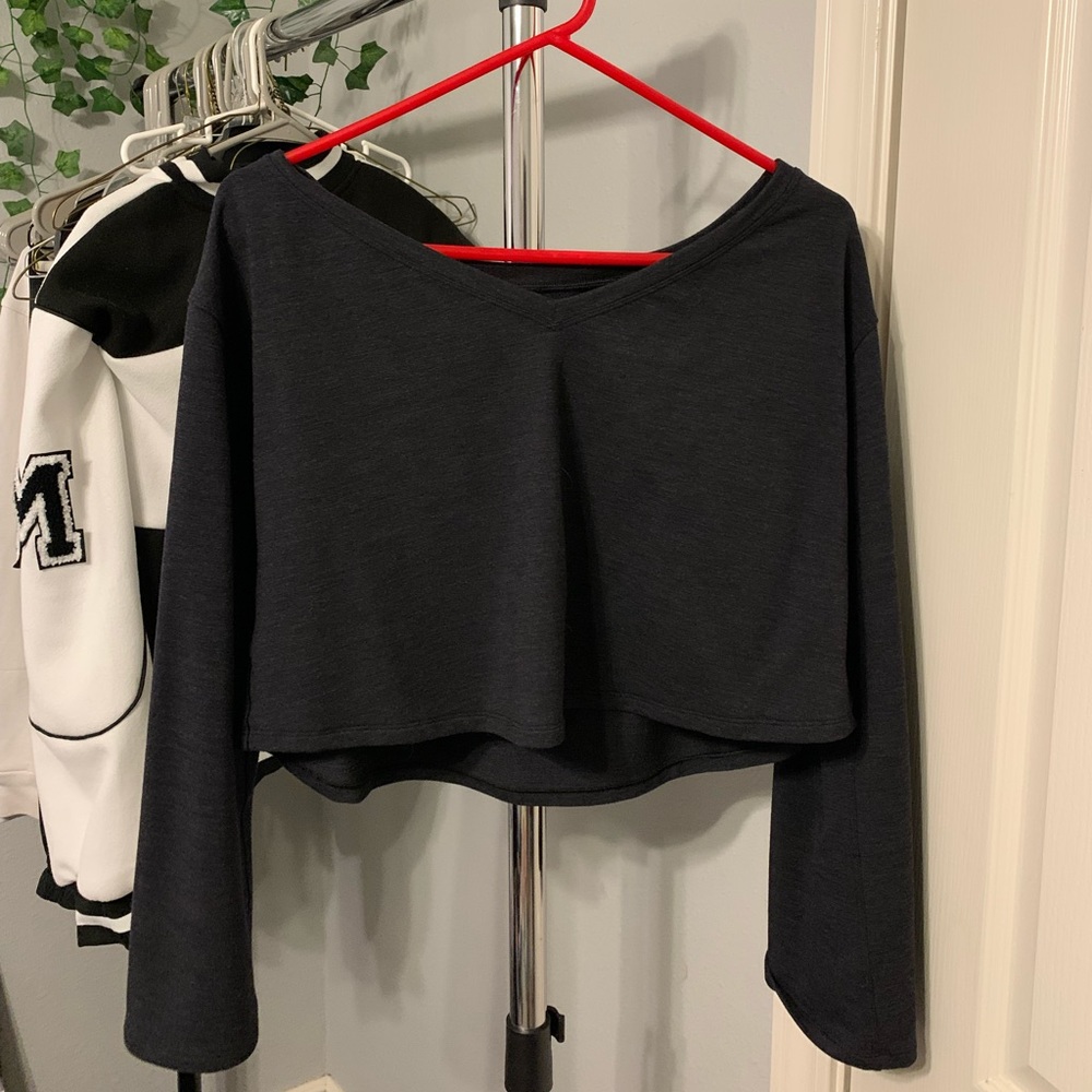 Lululemon Cropped long sleeve charcoal top